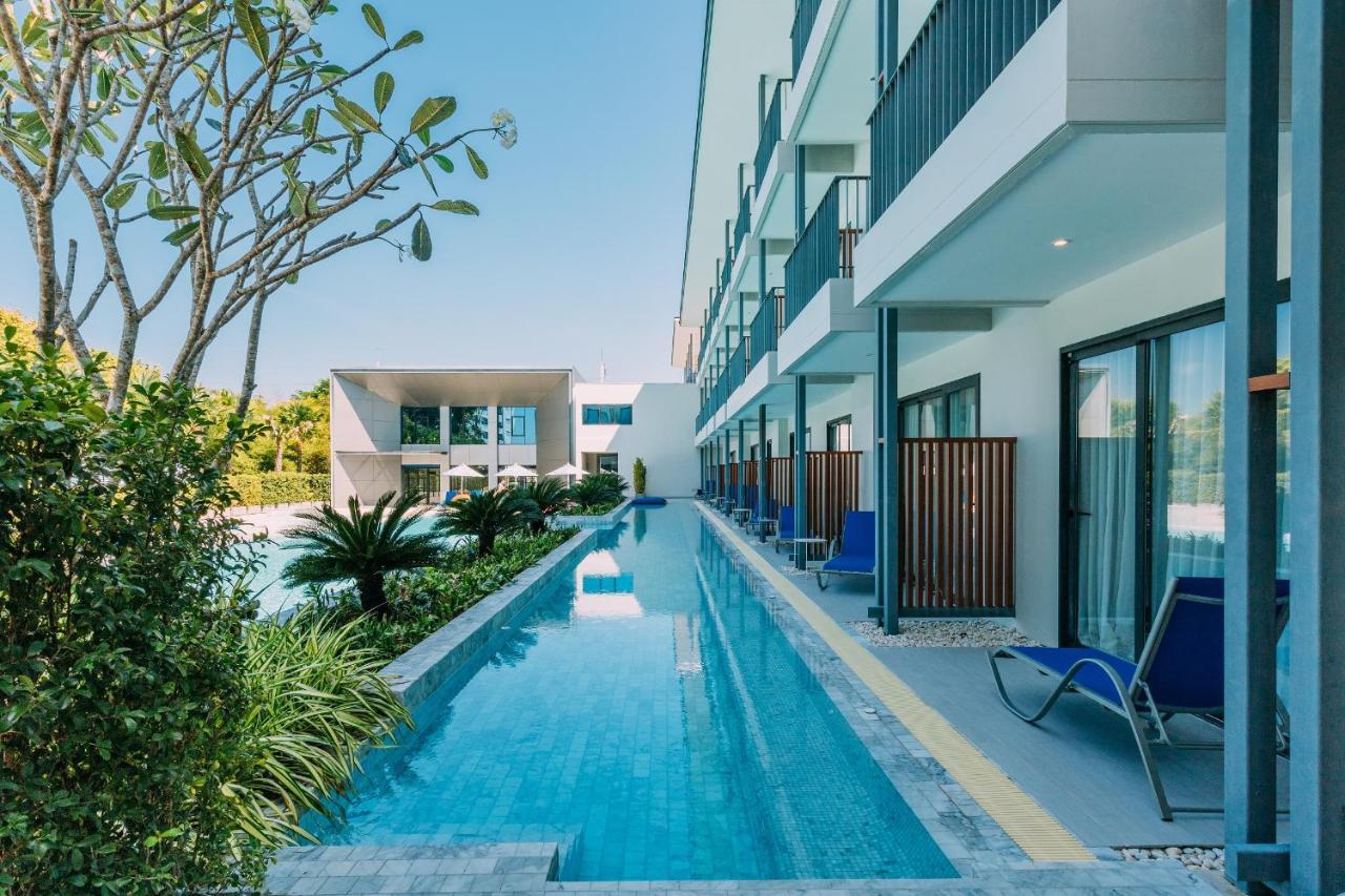 Seabed Grand Hotel Phuket - Sha Extra Plus Extérieur photo The swimming pool at the hotel