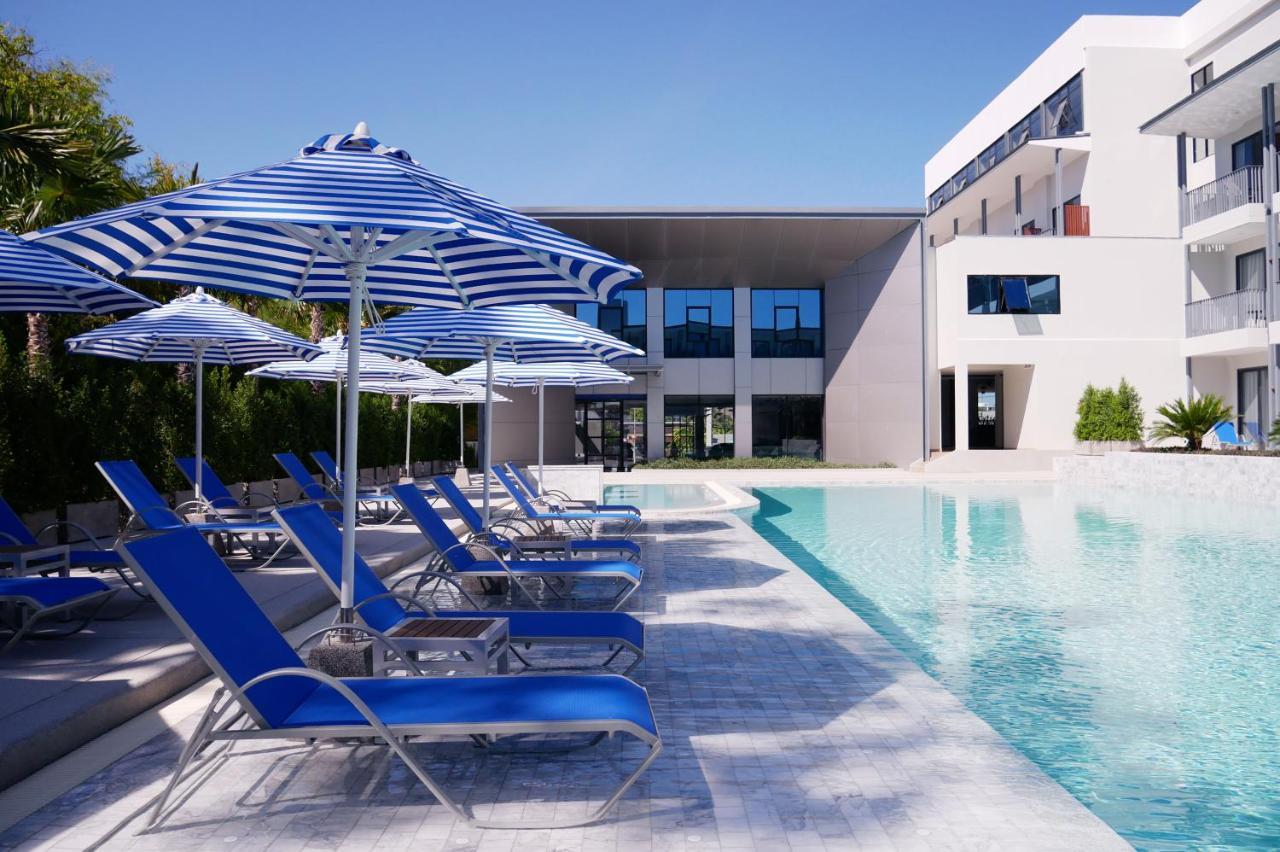 Seabed Grand Hotel Phuket - Sha Extra Plus Extérieur photo The pool at the Hotel Indigo
